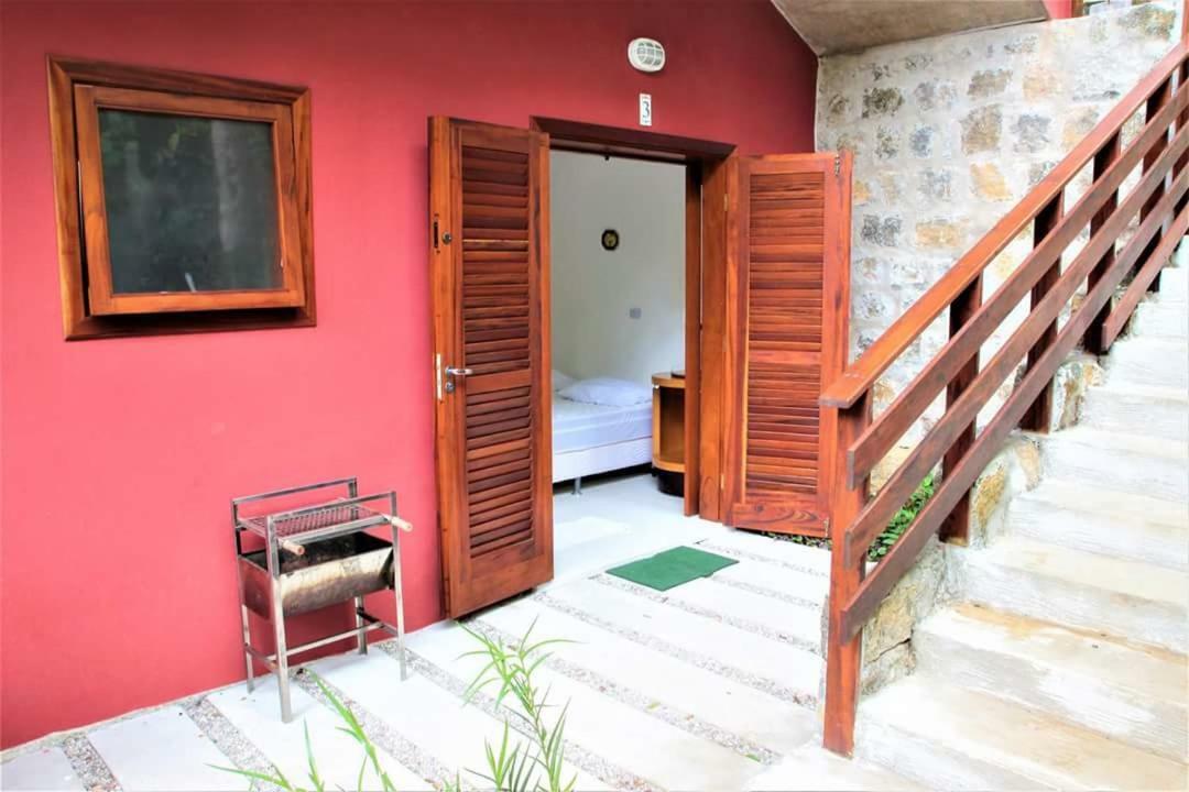 Villa Felix Suites E Chales Убатуба Екстериор снимка